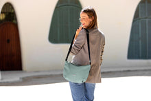 Cargar imagen en el visor de la galería, Cartera Shopper Iluminación Integrada Babau-Jazz M - Grain Menta (Verde)